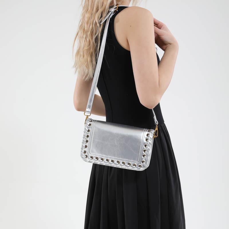 Premium sense niche shoulder bag locomotive 2025 new women s bag versatile fashion shoulder bag woven small square bag
Premium sense niche shoulder bag locomotive 2025 new women s bag versatile fashion shoulder bag woven small square bag