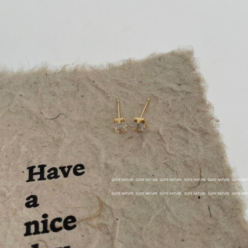 Exquisite Small Zircon Stud Earrings for Women Niche Design Minimalist Easiest for Match Temperament Commute Ear-Caring No Need to Take off Earrings Gold Upgraded Pair
Exquisite Small Zircon Stud Earrings for Women Niche Design Minimalist Easiest for Match Temperament Commute Ear-Caring No Need to Take off Earrings Gold Upgraded Pair