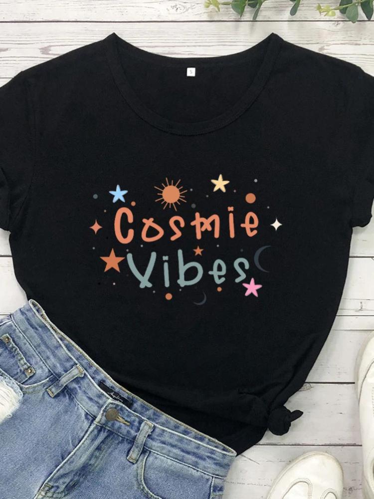 Cosmie Vibes Star Moon Print Women T Shirt Short Sleeve O Neck Loose Women Tshirt Ladies Tee Shirt Tops Clothes Camisetas Mujer XXXL темно-синього кольору
Cosmie Vibes Star Moon Print Women T Shirt Short Sleeve O Neck Loose Women Tshirt Ladies Tee Shirt Tops Clothes Camisetas Mujer XXXL темно-синього кольору