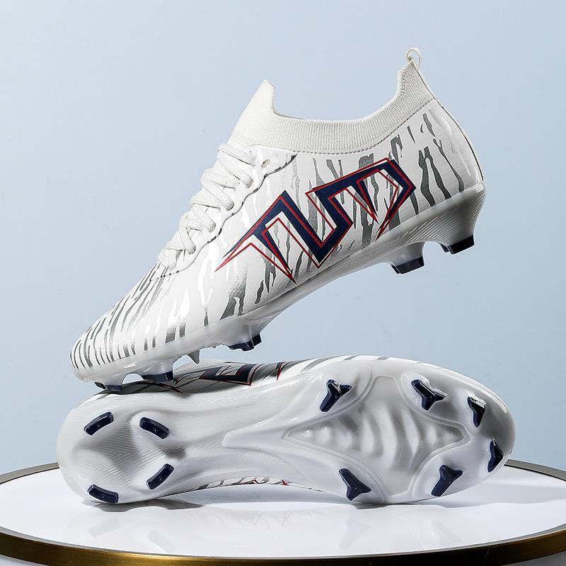 New large size, high quality, seamless and eager two-color spikes, male and female students training football shoes 45
New large size, high quality, seamless and eager two-color spikes, male and female students training football shoes 45