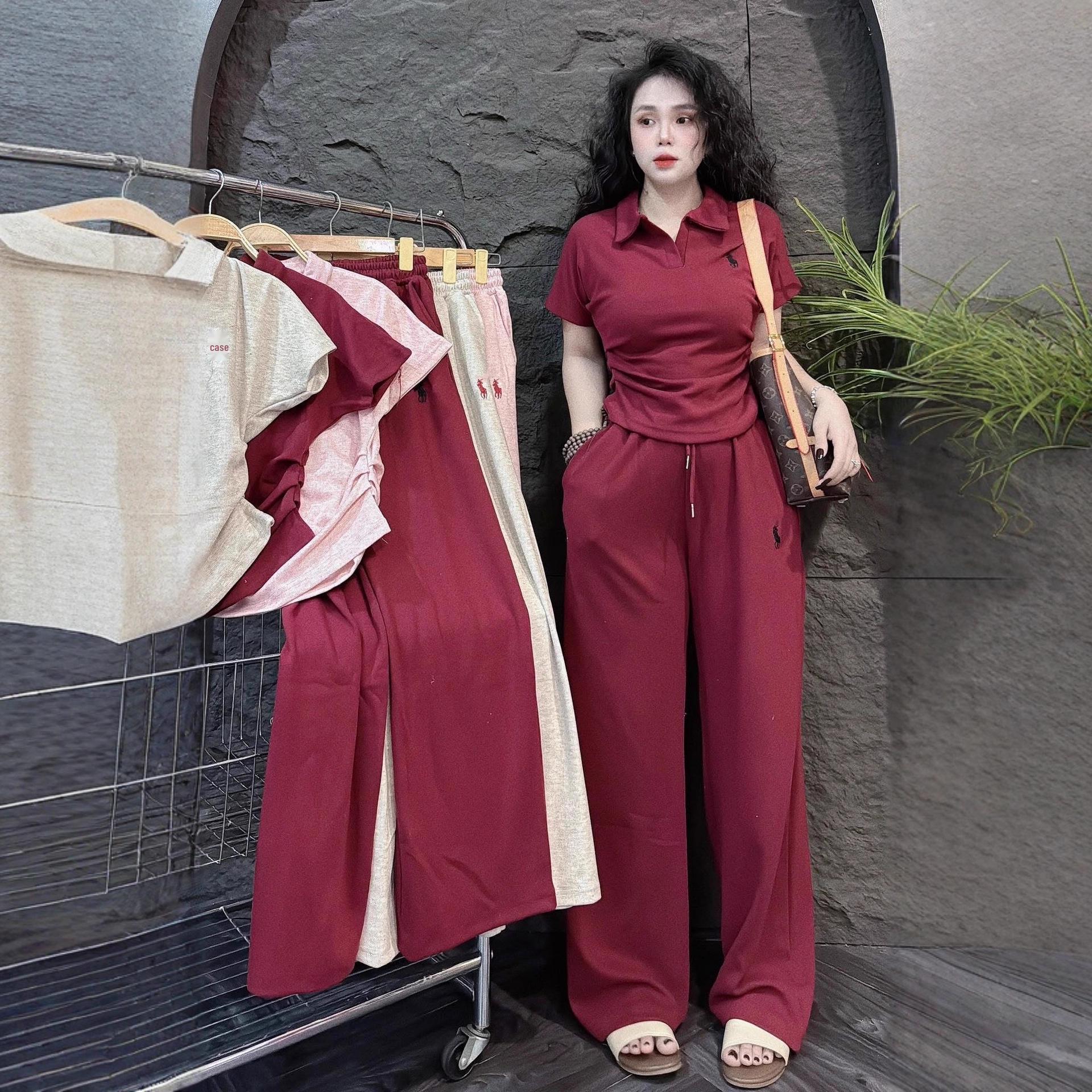 Southeast Asian Women s Summer Polo Shirt & Wide-Leg Pants Set with Small Horse Embroidery One size, no pockets червоний
Southeast Asian Women s Summer Polo Shirt & Wide-Leg Pants Set with Small Horse Embroidery One size, no pockets червоний