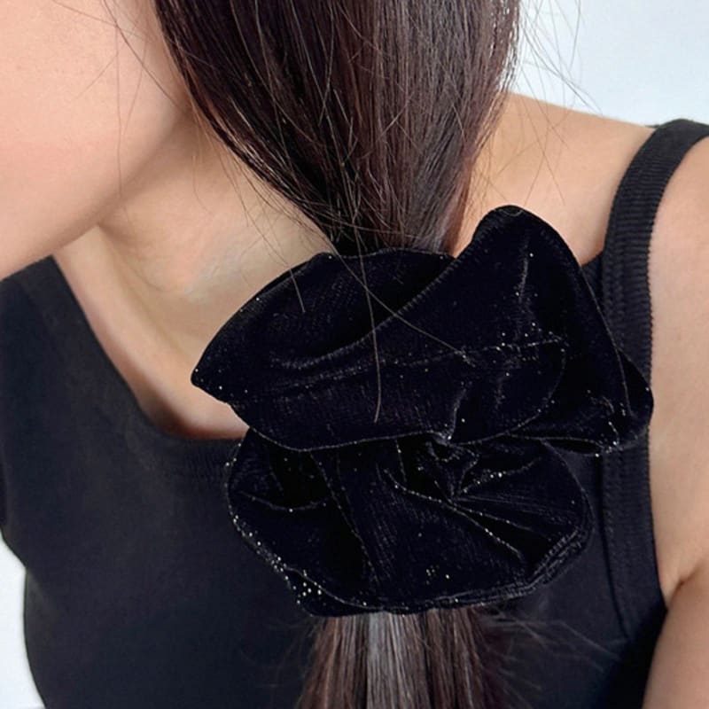 geegee twinkle velvet scrunchie - black BLACK
geegee twinkle velvet scrunchie - black BLACK