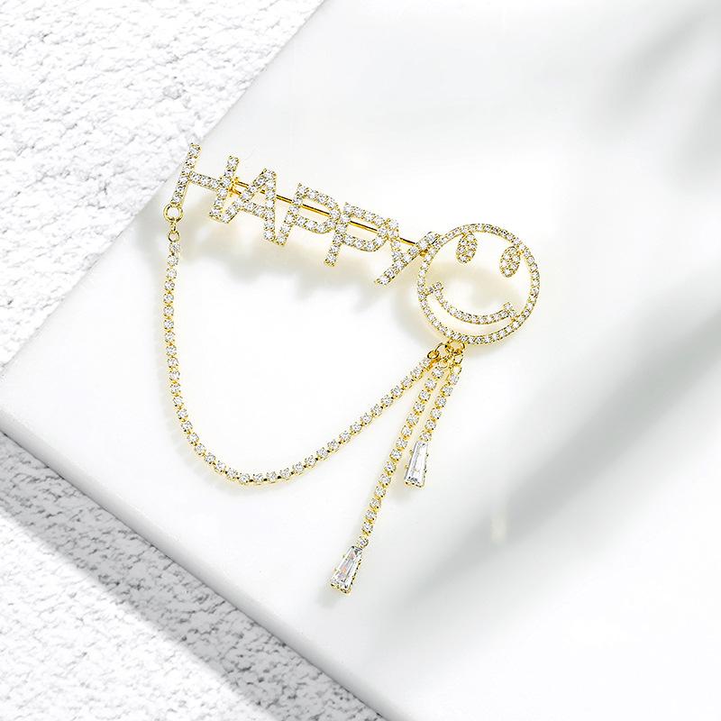 Высококачественная смайлик, брошь с бахромой в виде буквы, женственность, легкая роскошь, булавка-антиблик, аксессуары для корсажа в стиле ниши
Высококачественная смайлик, брошь с бахромой в виде буквы, женственность, легкая роскошь, булавка-антиблик, аксессуары для корсажа в стиле ниши