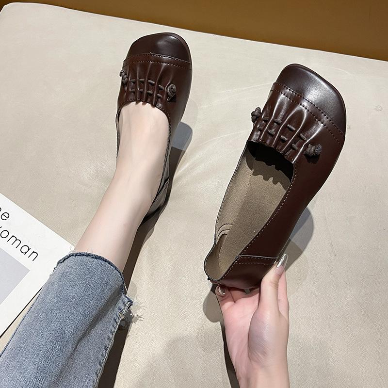 beef tendon sole single shoe flat 2025 new non-slip soft sole comfortable women s shoes shallow mouth mother shoes retro large size leather shoes 35 темно-коричневого кольору
beef tendon sole single shoe flat 2025 new non-slip soft sole comfortable women s shoes shallow mouth mother shoes retro large size leather shoes 35 темно-коричневого кольору