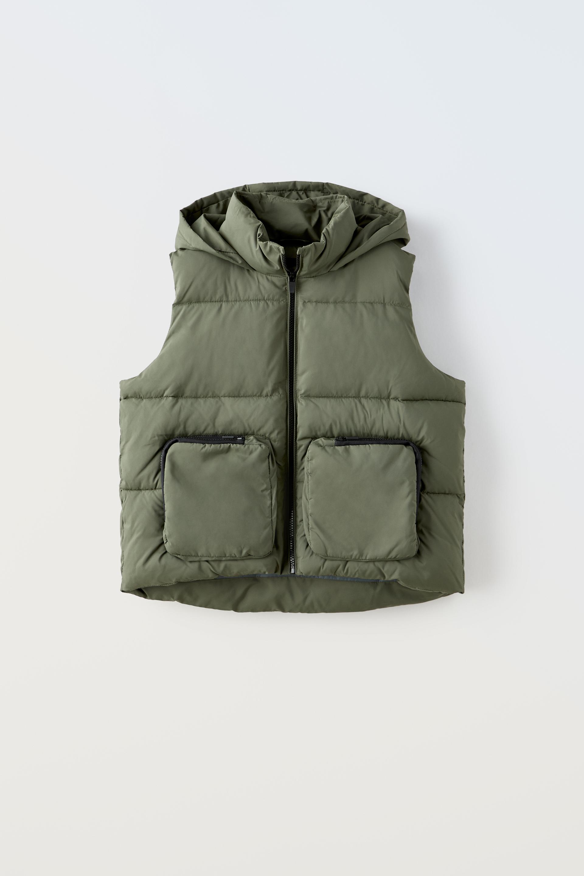 ЖИЛЕТ С КАРМАНАМИ И МОЛНИЕЙ 
ЖИЛЕТ С КАРМАНАМИ И МОЛНИЕЙ