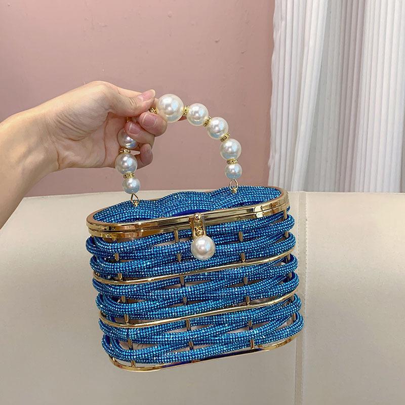 French Fairy Heavy Industry Metal Full Diamond Bucket Banquet Rhinestone Birdcage Pearl Vegetable Basket Clutch Messenger Bag синий
French Fairy Heavy Industry Metal Full Diamond Bucket Banquet Rhinestone Birdcage Pearl Vegetable Basket Clutch Messenger Bag синий