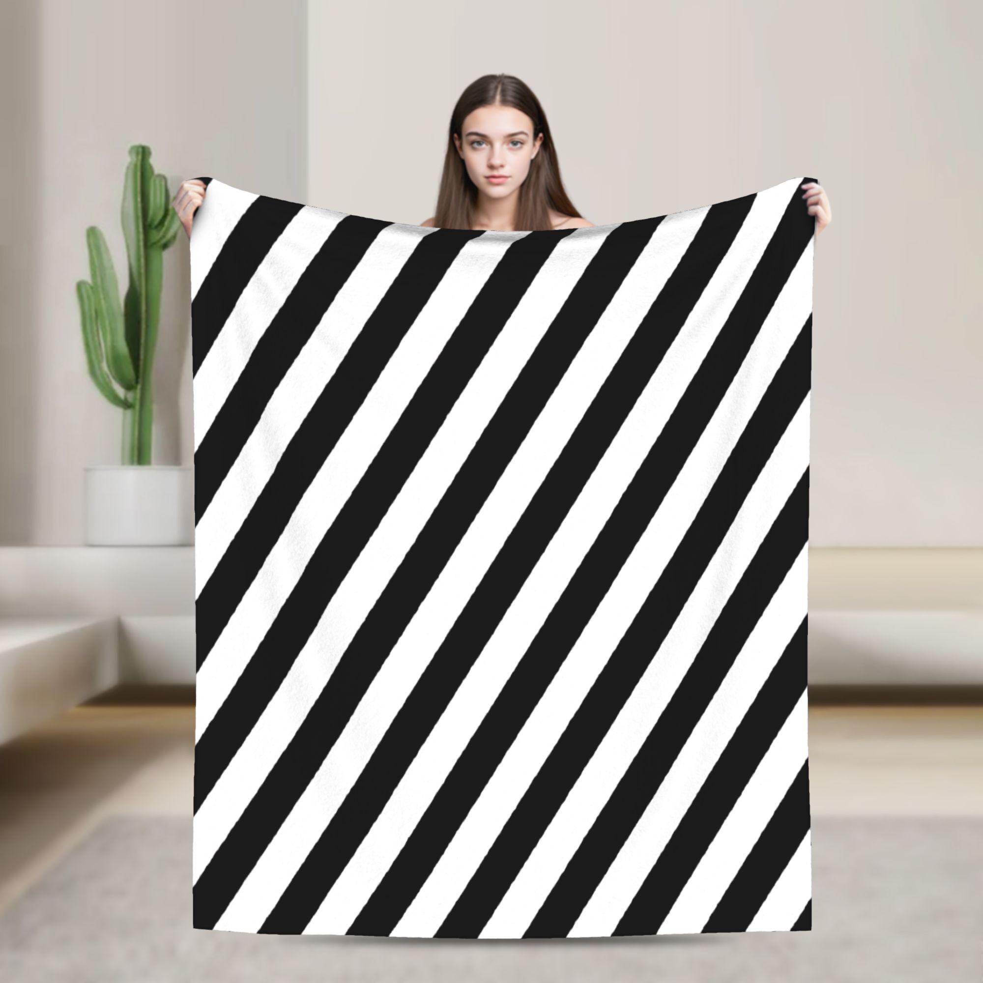 Black and White Retro Blankets Warm Soft Novelty Plush Bedding Throws For Students Couch Chair Flannel Bedspread Bed Cover 75x90cm
Black and White Retro Blankets Warm Soft Novelty Plush Bedding Throws For Students Couch Chair Flannel Bedspread Bed Cover 75x90cm