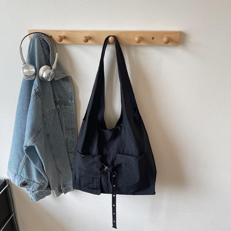Stylish Solid Color Shoulder Bag Spring Summer Large Fashiable and Versatile Tote Bag for Casual and Simple Daily Commute Bag чёрный
Stylish Solid Color Shoulder Bag Spring Summer Large Fashiable and Versatile Tote Bag for Casual and Simple Daily Commute Bag чёрный