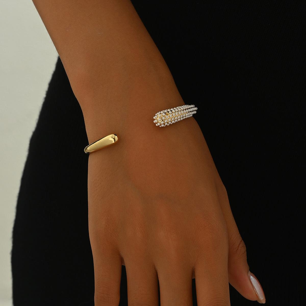 2025 новый женский инкрустированный бриллиантовый браслет, открывающийся регулируемый высококачественный дизайн, универсальный браслет
2025 новый женский инкрустированный бриллиантовый браслет, открывающийся регулируемый высококачественный дизайн, универсальный браслет