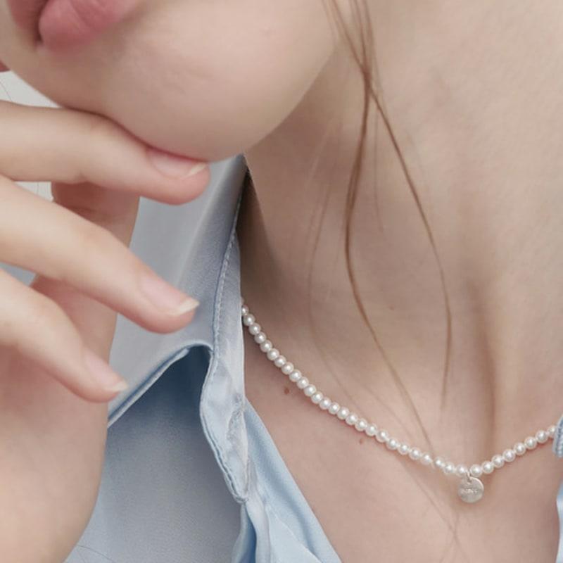 SOSOO 925 Silver 4mm Ocean Pearl Circular Logo Bar Necklace one
SOSOO 925 Silver 4mm Ocean Pearl Circular Logo Bar Necklace one