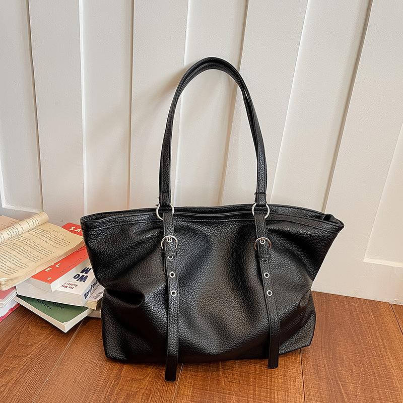 Rivet Women handbag Soft PU leather big Totes Casual tassel female Shoulder bag Large capacity commute ladies hand bags bolsas чёрный
Rivet Women handbag Soft PU leather big Totes Casual tassel female Shoulder bag Large capacity commute ladies hand bags bolsas чёрный