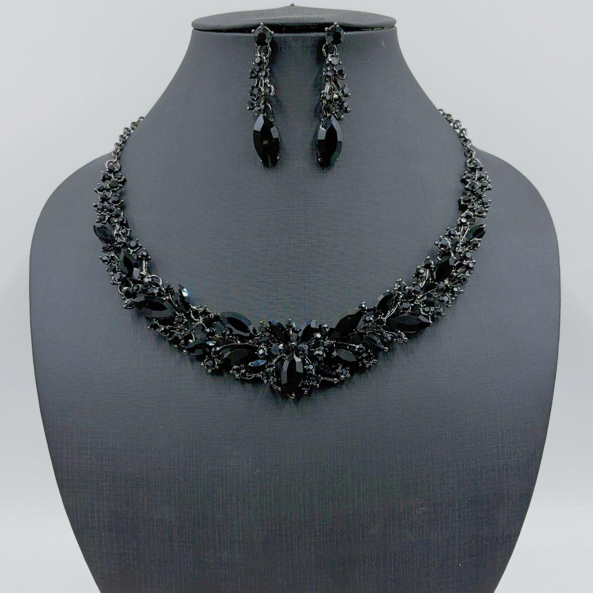 Necklace And Earrings Set - Flower Bridal Vintage Jewelry Set
Necklace And Earrings Set - Flower Bridal Vintage Jewelry Set