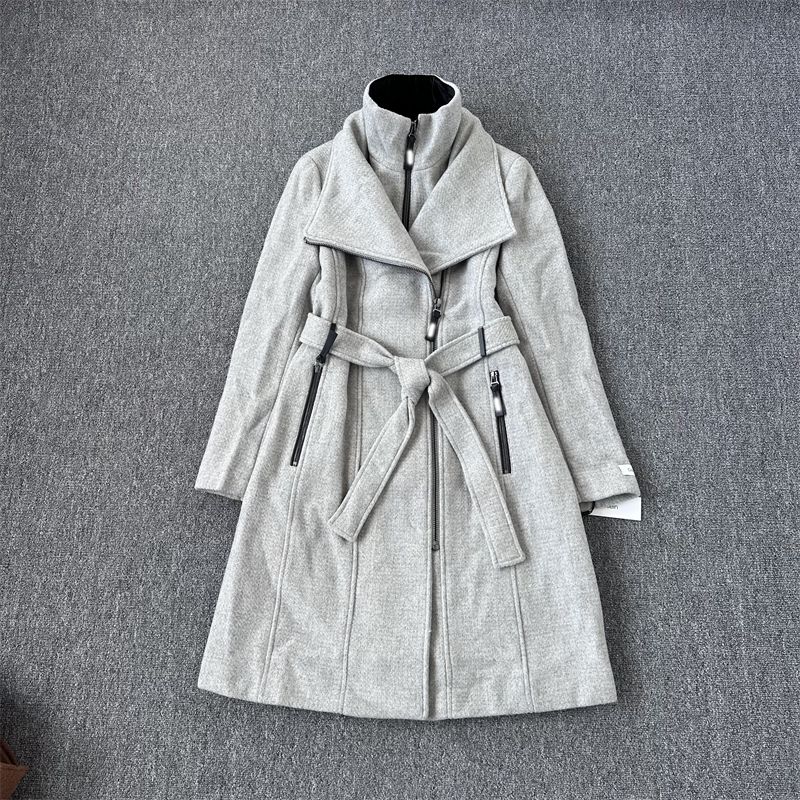 Fashion Woolen Shoelace Waist-Tight Elegant Coat Overcoat Grey Wool Double Placket Coat PM
Fashion Woolen Shoelace Waist-Tight Elegant Coat Overcoat Grey Wool Double Placket Coat PM