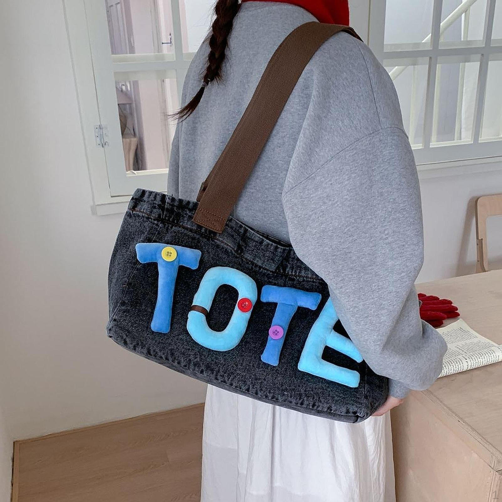 Denim Shoulder Bag Casual Tote for Work Shopping Events Commuting Travel
Denim Shoulder Bag Casual Tote for Work Shopping Events Commuting Travel