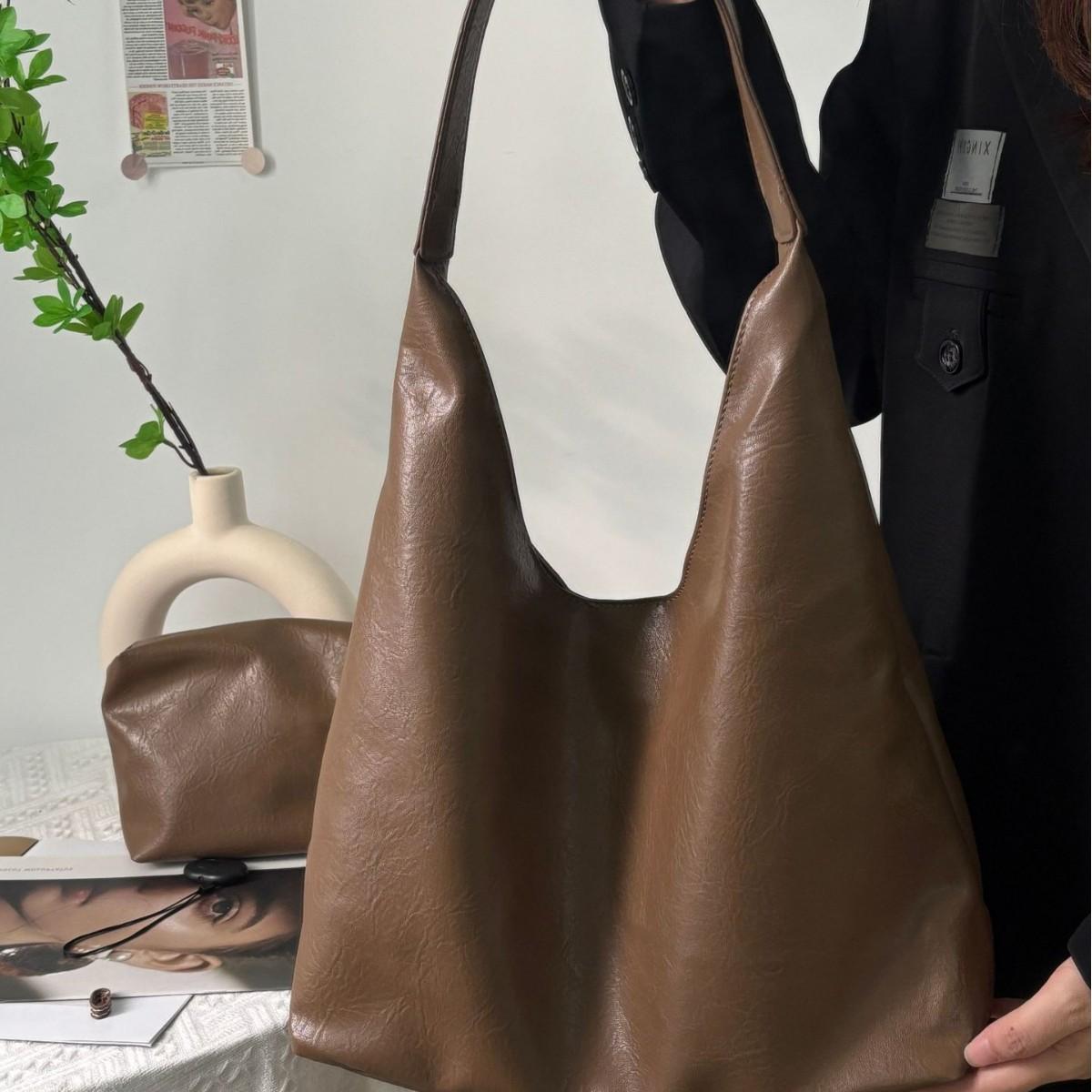 Сумка осень и зима новая большая вместимость сумка под мышку ленивый стиль студенческая на плечо сумка-тоут коричневый
Сумка осень и зима новая большая вместимость сумка под мышку ленивый стиль студенческая на плечо сумка-тоут коричневый