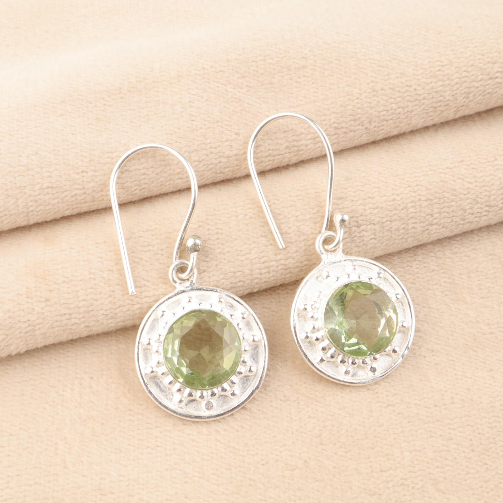 Натуральный зеленый аметист 925 стерлинговое серебро ручной работы модные серьги 1,5 EE-153-14
Натуральный зеленый аметист 925 стерлинговое серебро ручной работы модные серьги 1,5 EE-153-14