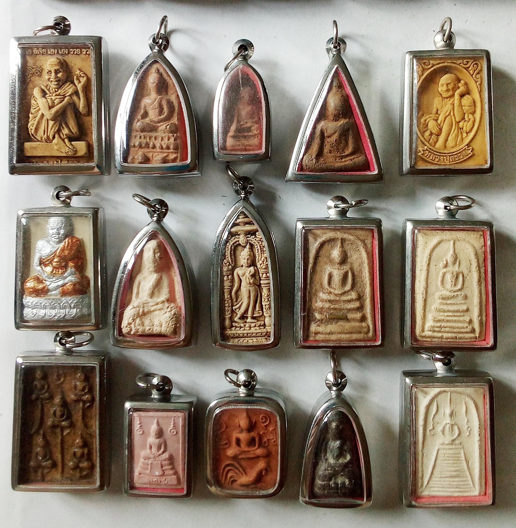 15 тайських буддійських буддизмів, глиняних амулетів, медальйонів, підвісок, підвісок Set x 15 коричневий
15 тайських буддійських буддизмів, глиняних амулетів, медальйонів, підвісок, підвісок Set x 15 коричневий