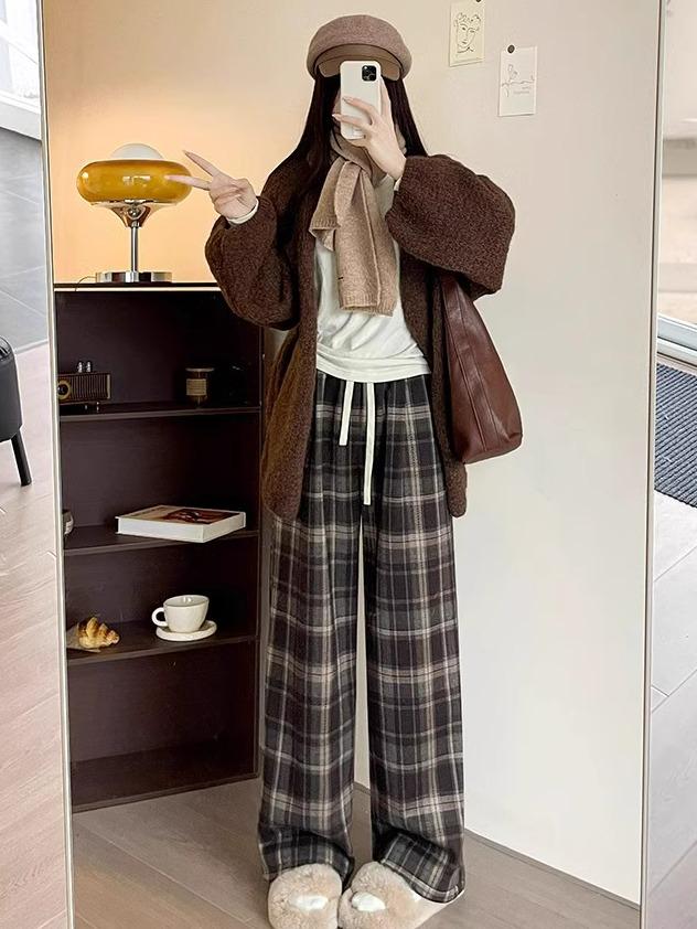 145 Women s Brown Vintage Plaid Wide-Leg Pants, High Waist, Fleece-Lined, Petite Size, Casual Autumn/Winter Style. XS (60-79 lbs)
145 Women s Brown Vintage Plaid Wide-Leg Pants, High Waist, Fleece-Lined, Petite Size, Casual Autumn/Winter Style. XS (60-79 lbs)