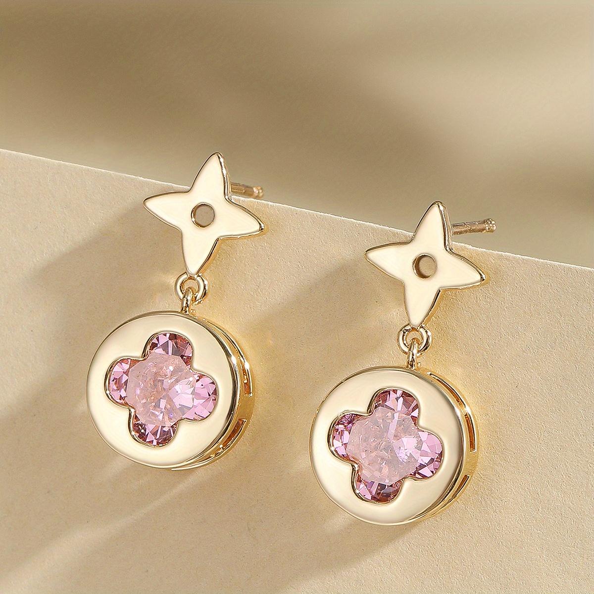 New Round Star Earrings Are Suitable for Wearing At Banquets and On A Daily Basis.
New Round Star Earrings Are Suitable for Wearing At Banquets and On A Daily Basis.
