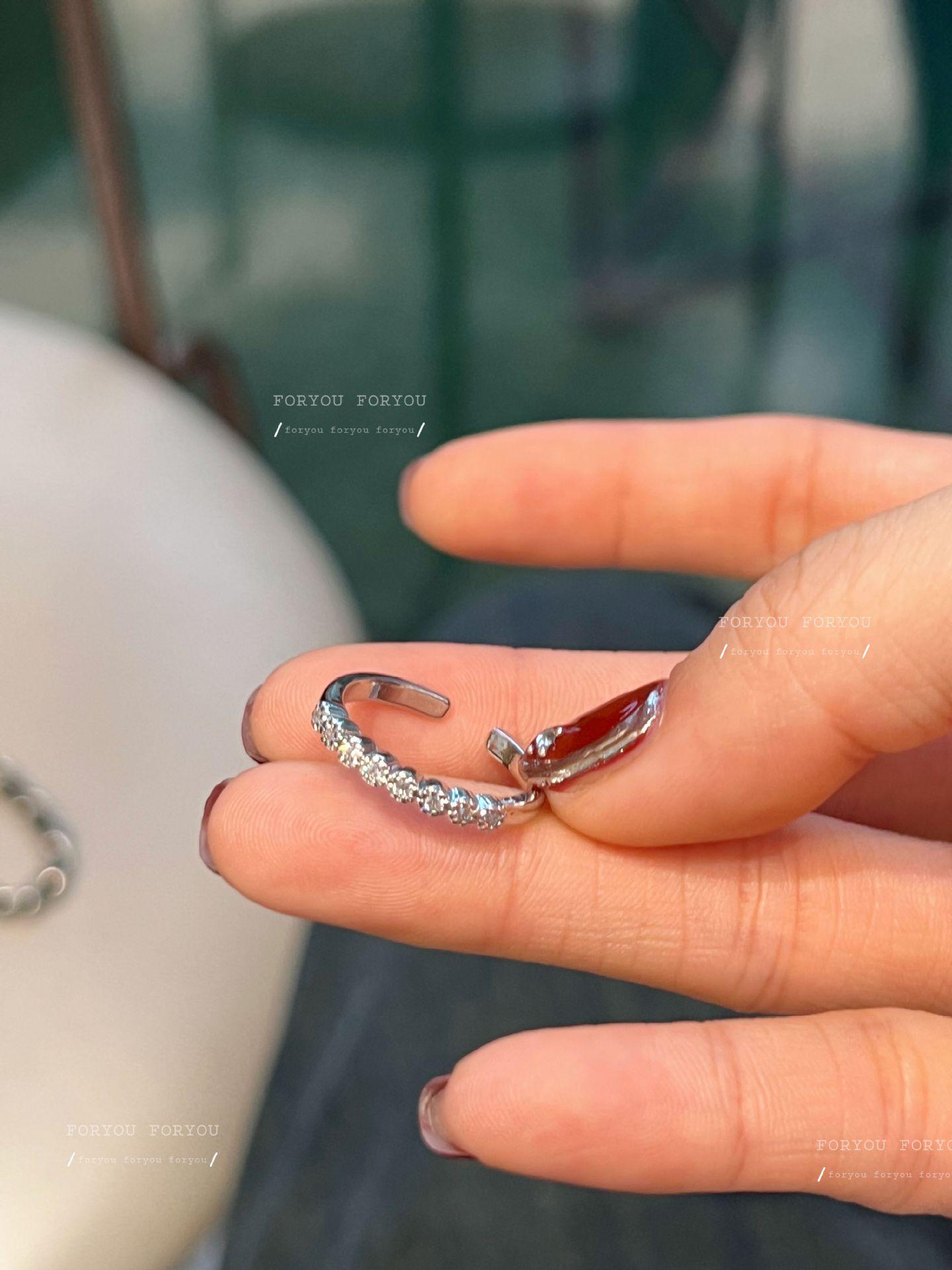 Sleek Silver Stackable Cross Ring: Enhance Your Style with a Minimalist Korean-Inspired Index Finger Set Adjustable Open
Sleek Silver Stackable Cross Ring: Enhance Your Style with a Minimalist Korean-Inspired Index Finger Set Adjustable Open