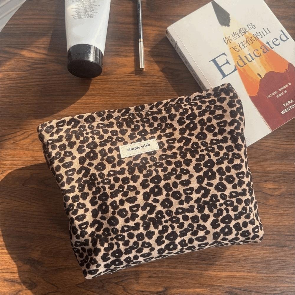 Portable Zipper Cosmetic Bag Leopard Print Large Capacity Makeup Bag Makeup Organizer Outdoor кофейный
Portable Zipper Cosmetic Bag Leopard Print Large Capacity Makeup Bag Makeup Organizer Outdoor кофейный