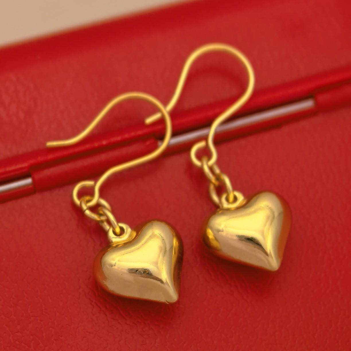 2024 Trend Hollow Heart Brass Gold Earrings: Elegant, Light Luxury Design for Autumn/Winter
2024 Trend Hollow Heart Brass Gold Earrings: Elegant, Light Luxury Design for Autumn/Winter