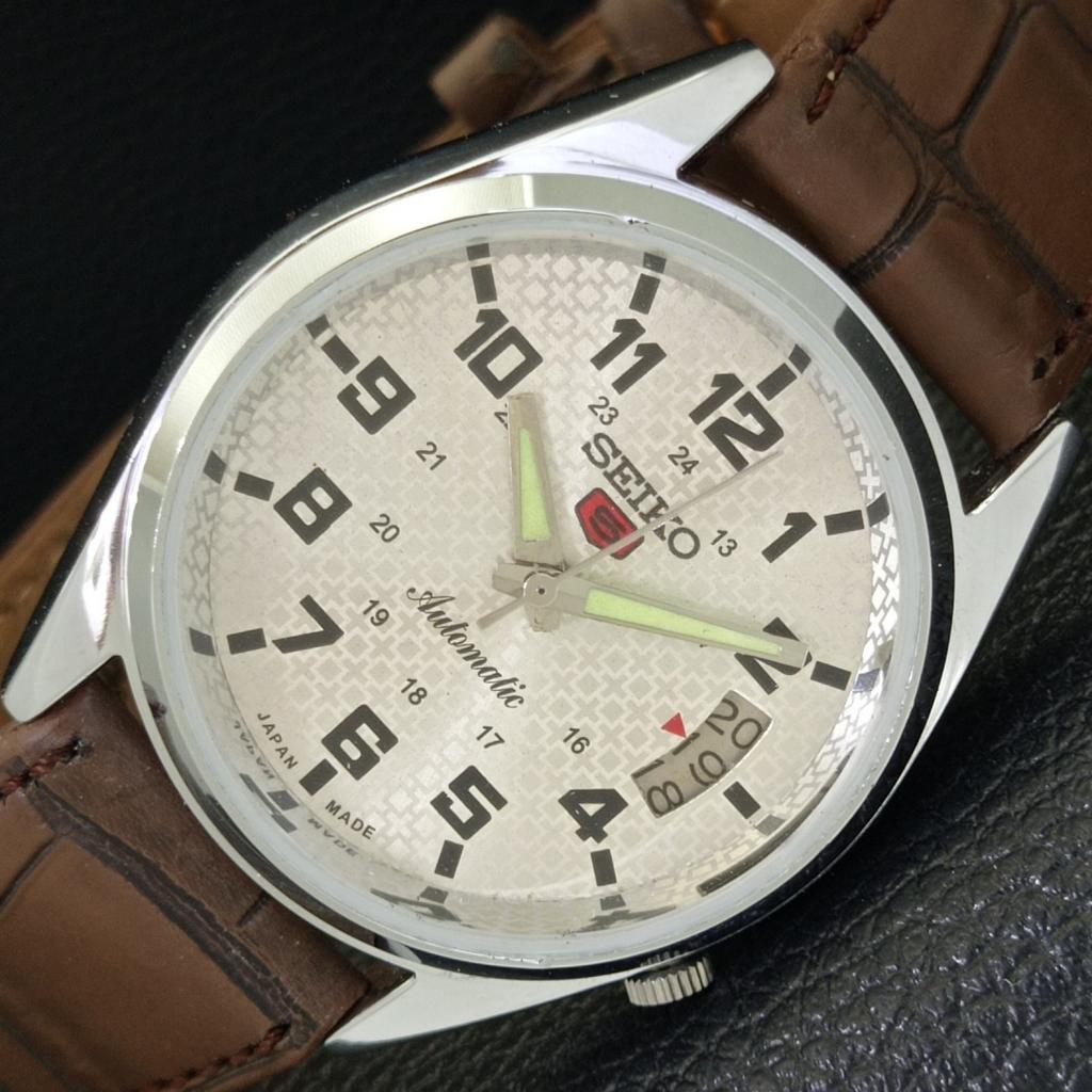 ВОССТАНОВЛЕННЫЕ ВИНТАЖНЫЕ МУЖСКИЕ ЧАСЫ SEIKO 5 AUTOMATIC JAPAN СЕРЕБРЯНЫЙ ЦИФЕРБЛАТ a435104-2 R122-a435104
ВОССТАНОВЛЕННЫЕ ВИНТАЖНЫЕ МУЖСКИЕ ЧАСЫ SEIKO 5 AUTOMATIC JAPAN СЕРЕБРЯНЫЙ ЦИФЕРБЛАТ a435104-2 R122-a435104