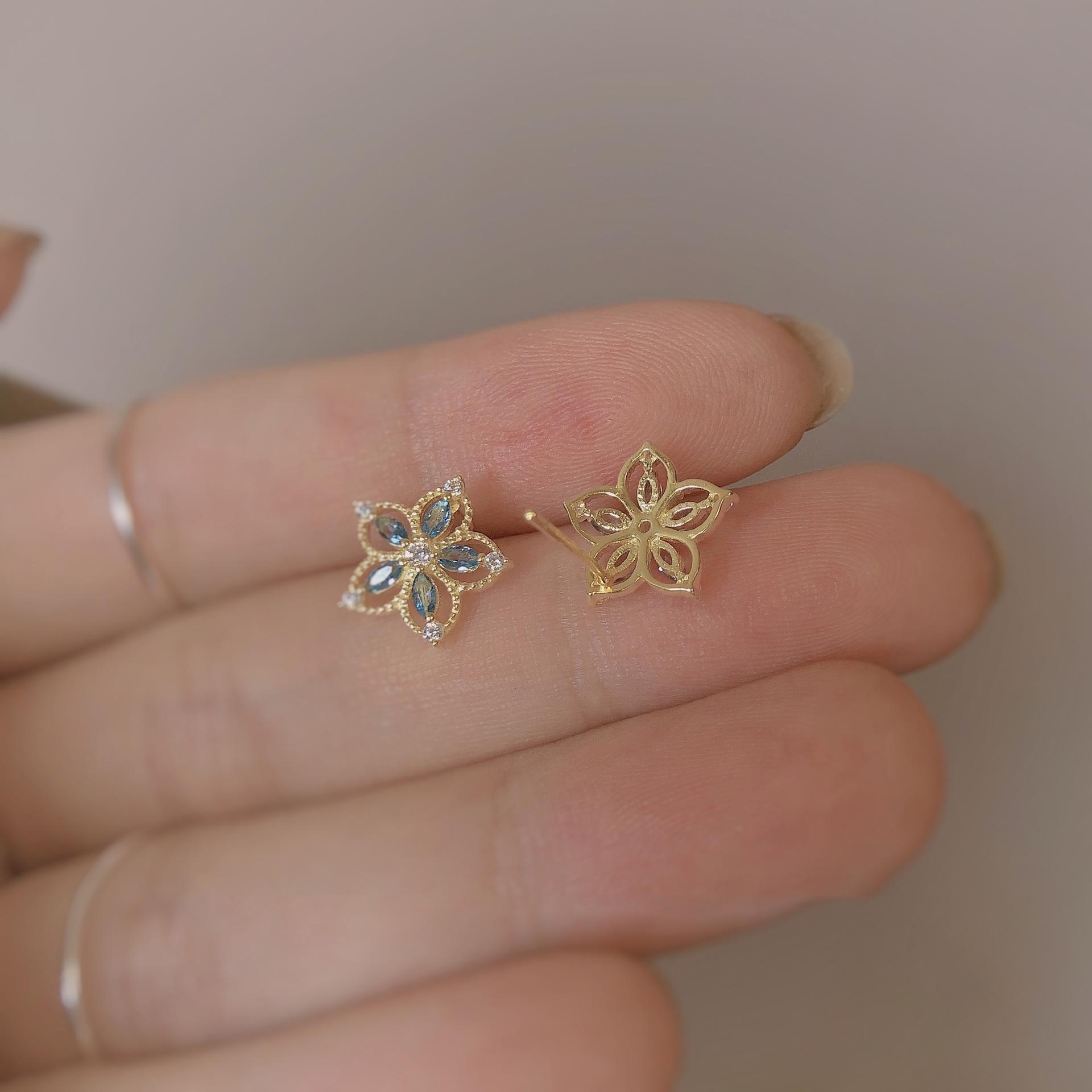 Gold-Edged Blue Flower Zircon Stud Earrings in S925 Sterling Silver for Women 925 Silver
Gold-Edged Blue Flower Zircon Stud Earrings in S925 Sterling Silver for Women 925 Silver
