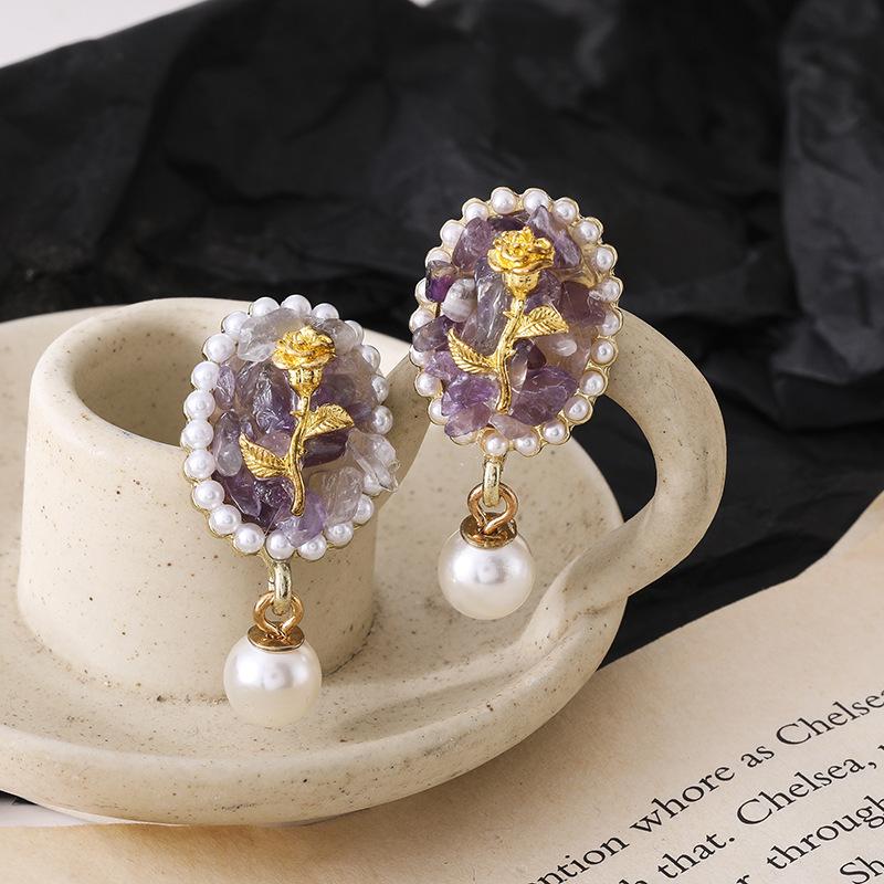 Korean design retro court style rose port style earrings women ins niche pearls exquisite versatile stud earrings 925 sterling silver
Korean design retro court style rose port style earrings women ins niche pearls exquisite versatile stud earrings 925 sterling silver