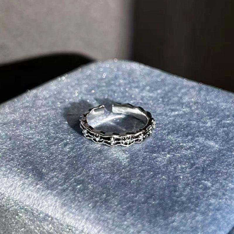 2026 Cold Star Ripple Minimalist Personality Dark Star Glow Geometric Opening Ring Neutral Wind Stacked with Advanced Niche Ring Resizable
2026 Cold Star Ripple Minimalist Personality Dark Star Glow Geometric Opening Ring Neutral Wind Stacked with Advanced Niche Ring Resizable