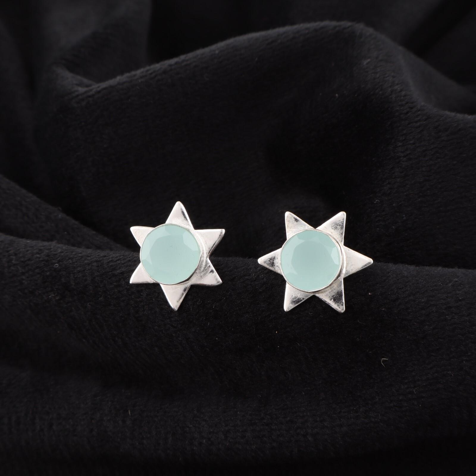 Aqua Chalcedony Gemstone 925 Sterling Silver Jewelry Handmade Stud Earring 0.44 EE-175-21
Aqua Chalcedony Gemstone 925 Sterling Silver Jewelry Handmade Stud Earring 0.44 EE-175-21