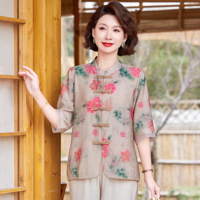 Mom s 2026 Summer Chinese-Style Silk Outfit: New Elegant Top and Thin Two-Piece Set for Middle-Aged and Elderly Women 3XL (120-135 lbs)
Mom s 2026 Summer Chinese-Style Silk Outfit: New Elegant Top and Thin Two-Piece Set for Middle-Aged and Elderly Women 3XL (120-135 lbs)
