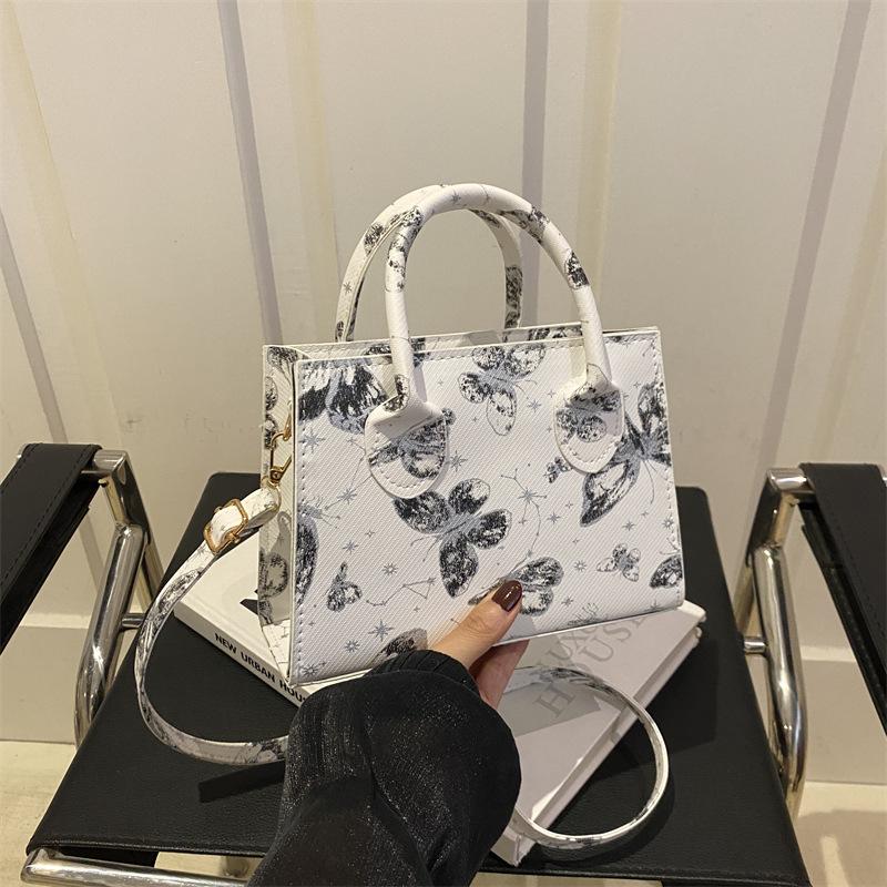 Премиальная нишевая сумка женская осень и зима 2025 новая модная на плечо сумка-мессенджер женская популярная портативная сумка принцессы Дианы серый
Премиальная нишевая сумка женская осень и зима 2025 новая модная на плечо сумка-мессенджер женская популярная портативная сумка принцессы Дианы серый