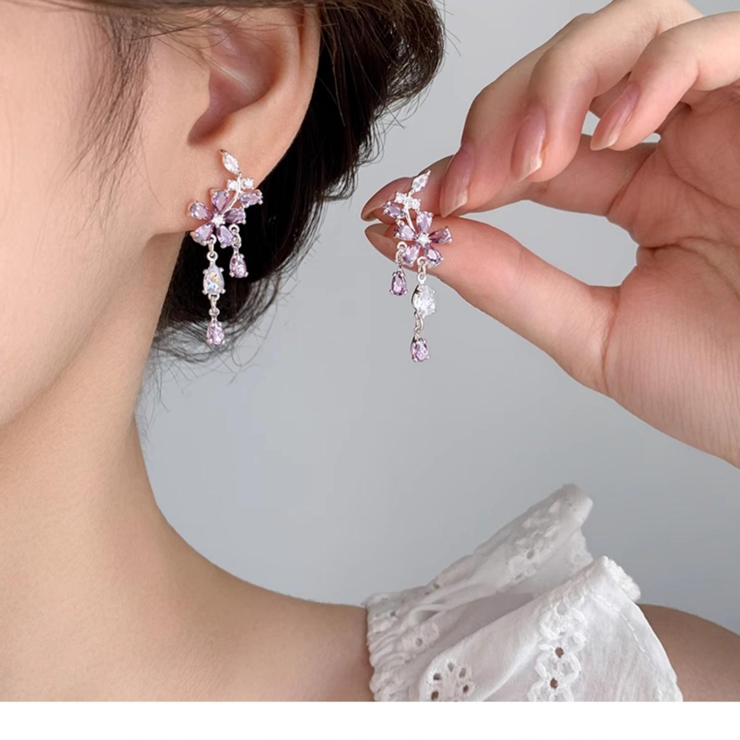 Zircon flower water drop fringed earrings temperament elegant versatile earrings Baidu niche fashion earrings
Zircon flower water drop fringed earrings temperament elegant versatile earrings Baidu niche fashion earrings