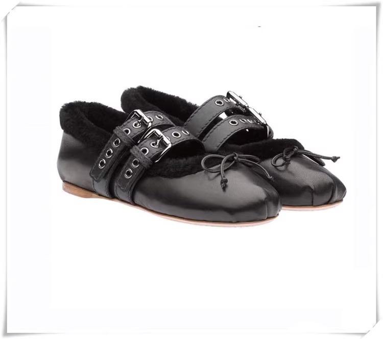 Autumn and winter new ballet fluffy shoes women s winter warm flat beanie shoes women s versatile inner height increase round head women s shoes 34 чёрный
Autumn and winter new ballet fluffy shoes women s winter warm flat beanie shoes women s versatile inner height increase round head women s shoes 34 чёрный