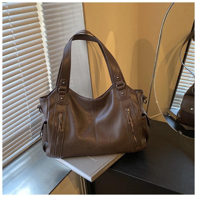 New fashionable women s bag, textured large-capacity portable tote bag, shoulder crossbody women s bag
New fashionable women s bag, textured large-capacity portable tote bag, shoulder crossbody women s bag