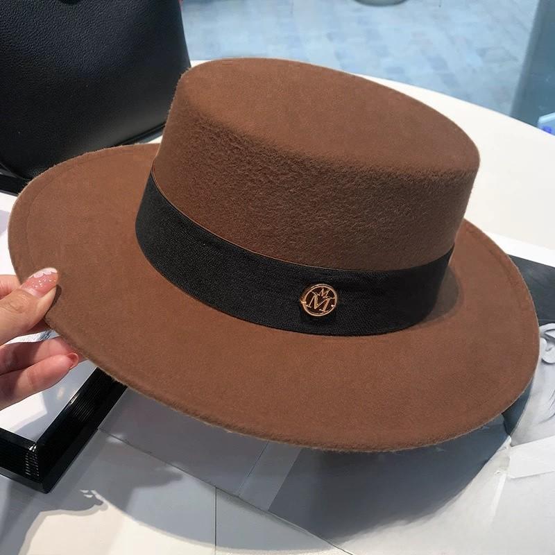 British Style Flat Top Hat With Wool Felt Material And Wide Brim For Winter Fashion Style O
British Style Flat Top Hat With Wool Felt Material And Wide Brim For Winter Fashion Style O