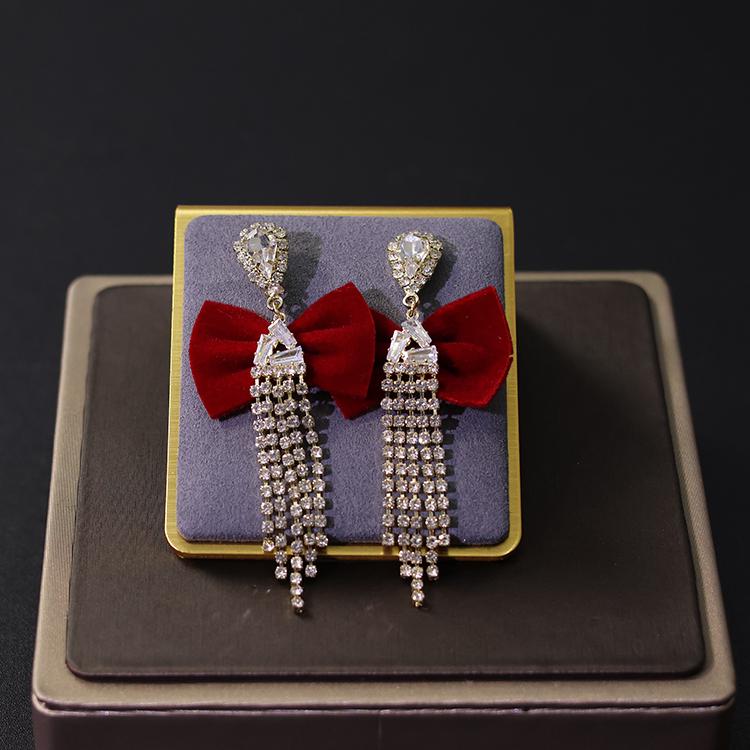 Burgundy Velvet Runaway Princess Bridal Headpiece with Large Bow, 2025 New Style Engagement Hair Clip
Burgundy Velvet Runaway Princess Bridal Headpiece with Large Bow, 2025 New Style Engagement Hair Clip