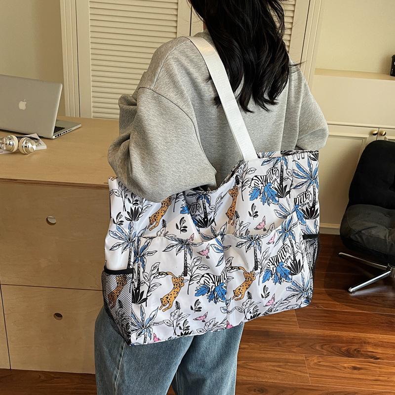Shoulder bag Tote new high-end mother and baby bag large capacity 2025 maternity bag female storage mommy bag чёрный
Shoulder bag Tote new high-end mother and baby bag large capacity 2025 maternity bag female storage mommy bag чёрный