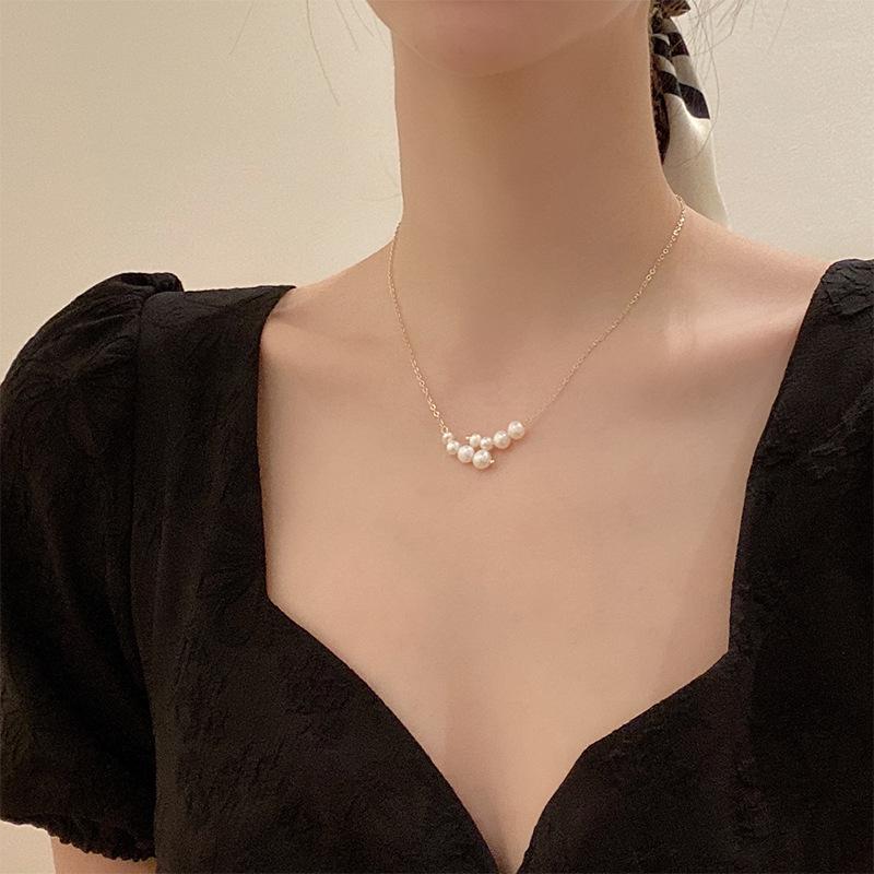 Oval Freshwater Pearl & Titanium Steel Choker Necklace for Women - Fishline Wrap Design with Irregular Pearl Clavicle Chain.
Oval Freshwater Pearl & Titanium Steel Choker Necklace for Women - Fishline Wrap Design with Irregular Pearl Clavicle Chain.