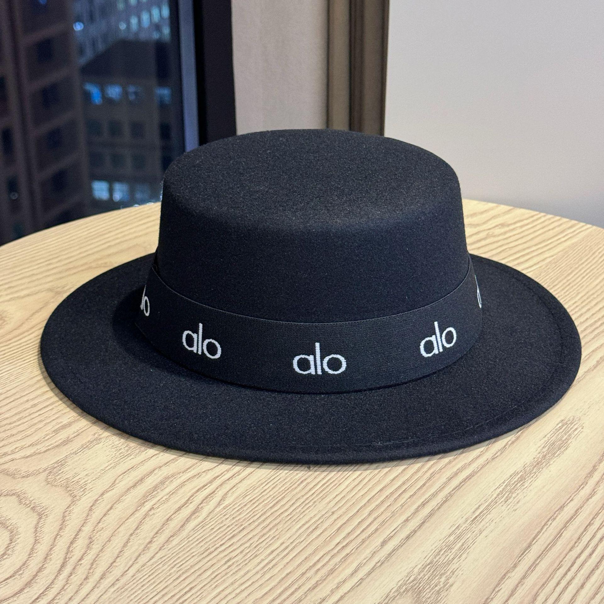 New French-style women s coffee-colored hat for autumn and winter, versatile and elegant, woolen flat-top hat with vintage lettering, jazz hat Adult54-60Adjustable чёрный
New French-style women s coffee-colored hat for autumn and winter, versatile and elegant, woolen flat-top hat with vintage lettering, jazz hat Adult54-60Adjustable чёрный
