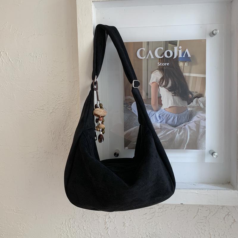 Relaxing Retro Suede Bag Autumn and Winter New Commuter Shoulder Bag Casual Large Capacity Crossbody Bag
Relaxing Retro Suede Bag Autumn and Winter New Commuter Shoulder Bag Casual Large Capacity Crossbody Bag
