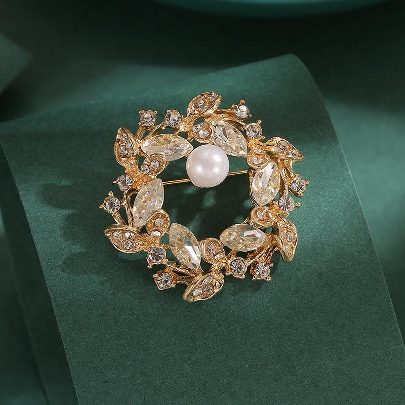Garland corsage women s retro pin niche brooch high-end light luxury creative corsage 2025 new jewelry
Garland corsage women s retro pin niche brooch high-end light luxury creative corsage 2025 new jewelry