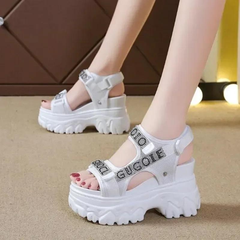 Luxury Women s Sandals 2026 Summer Elegant Platforms Sandals Fashion New Thick Sole Shoes for Women Elevated Slope Roman Shoes 34 білий
Luxury Women s Sandals 2026 Summer Elegant Platforms Sandals Fashion New Thick Sole Shoes for Women Elevated Slope Roman Shoes 34 білий
