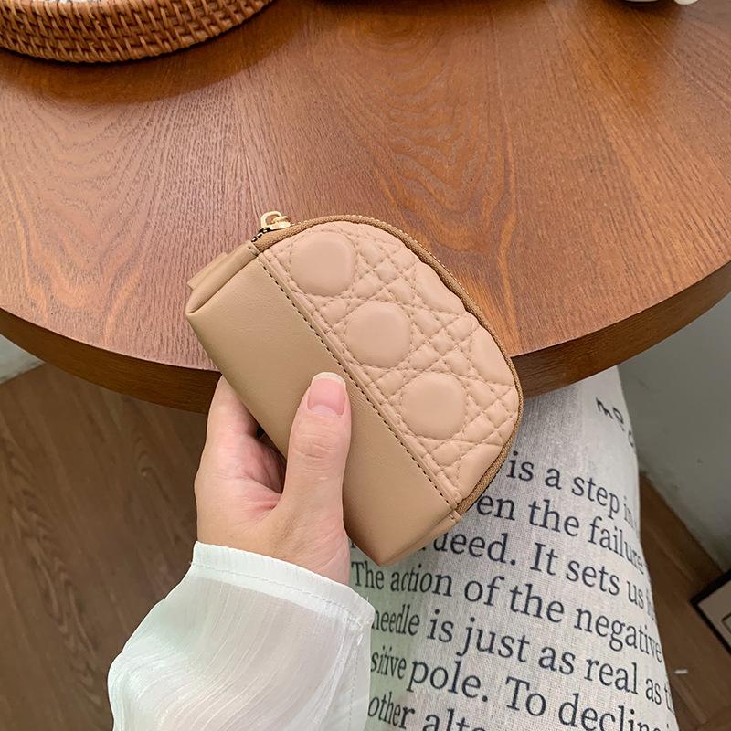 В новом простом женском кошельке женская сумка для мелочи, визитница, брелок для ключей, монета хаки
В новом простом женском кошельке женская сумка для мелочи, визитница, брелок для ключей, монета хаки