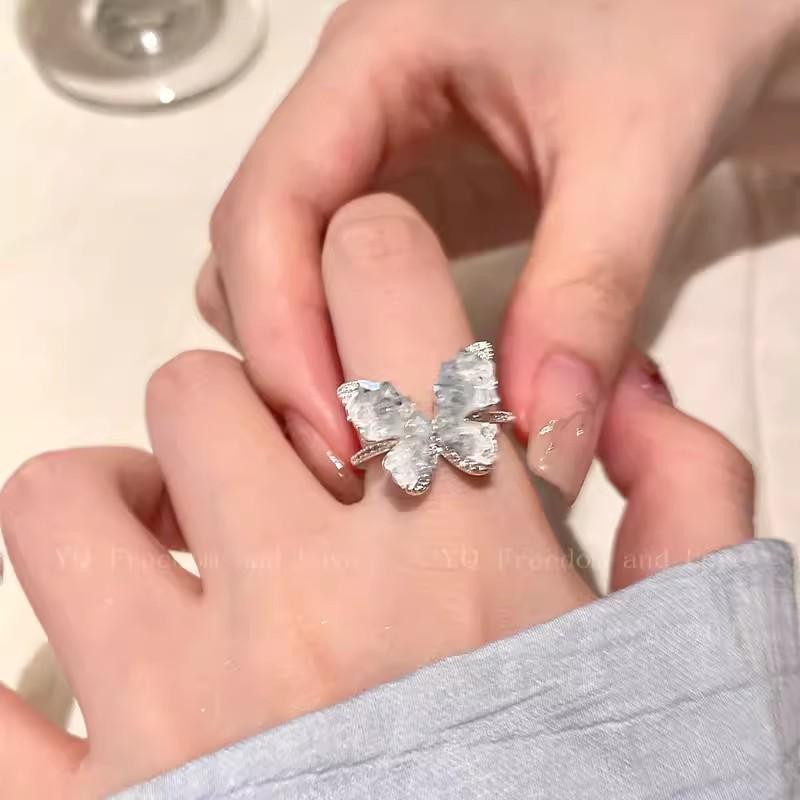 Summer Crushed Ice Blue Butterfly Open Ring for Women, A Small-scale Design with A Touch of Luxury and High-end Feel, for The Index Finger.
Summer Crushed Ice Blue Butterfly Open Ring for Women, A Small-scale Design with A Touch of Luxury and High-end Feel, for The Index Finger.