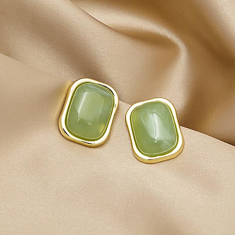 Morandi Color Gentle Resin Square Stud Earrings Niche Retro Design Simple Earrings
Morandi Color Gentle Resin Square Stud Earrings Niche Retro Design Simple Earrings