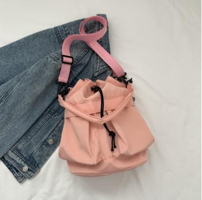 Fashi Large Capacity Ladies Shoulder Bag Crossbody Bag Fashi Bucket Design With Adjustable Shoulder Strap Oxford Cloth рожевий
Fashi Large Capacity Ladies Shoulder Bag Crossbody Bag Fashi Bucket Design With Adjustable Shoulder Strap Oxford Cloth рожевий