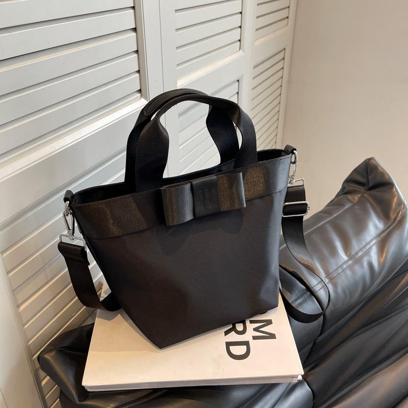 2023 Новая легкая маленькая сумка контрастного цвета большой емкости с сумкой для риса, сумкой для пикника, нейлоновой сумкой, сумочкой 
2023 Новая легкая маленькая сумка контрастного цвета большой емкости с сумкой для риса, сумкой для пикника, нейлоновой сумкой, сумочкой