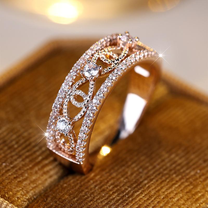 Роскошные белые циркониевые полые кольца-банты для женщин, розовое золото, кольцо на палец, свадебная вечеринка, ювелирные изделия, подарок 9
Роскошные белые циркониевые полые кольца-банты для женщин, розовое золото, кольцо на палец, свадебная вечеринка, ювелирные изделия, подарок 9